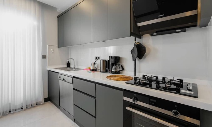 Lara Apartment | Central Flat w Balcony 5 min to Lara Beach