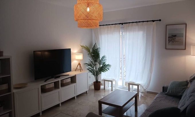 Los Remedios Apartment | Sevilla Ferienwohnung, Verfügbar und Sehr Nähe für Feria Abril 2024. Ole, Ole!!