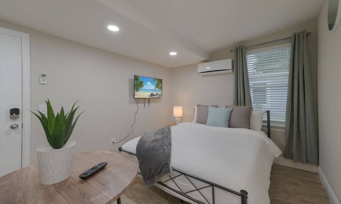 Azalea Park House | Comfy studio in Central Orlando