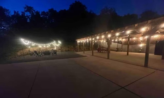 Nashville House | Serene Haven Ranch: Cozy 3BR Oasis with Backyard Bliss