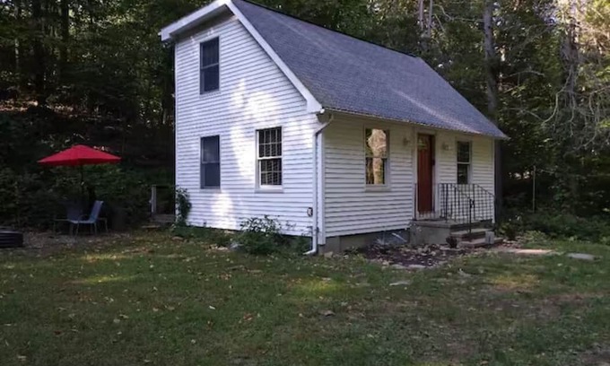 Newtown Cottage | Charming Private and Serene cottage close to I-84 and shopping
