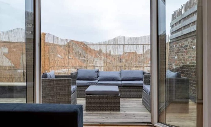 Upper Town Apartment | Fabuleux Penthouse 3BR - Flagey 4