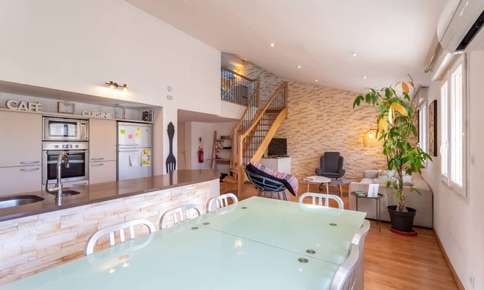 Le Boulou Apartment | Apartment 'Le 38 Duplex Familial' with Wi-Fi and Air Conditioning