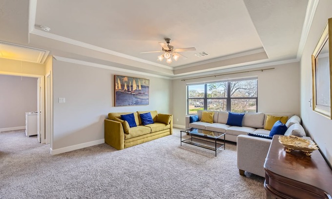 Spring Branch East House | Spring Branch Midterm Rental