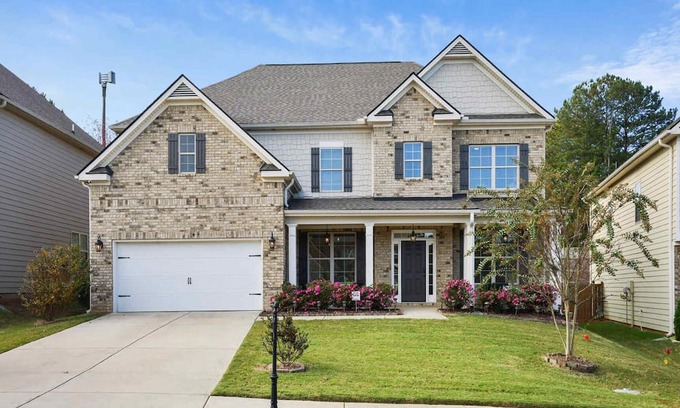 Fairburn House | Roomy Retreat | Luxurious, Spacious, & Convenient