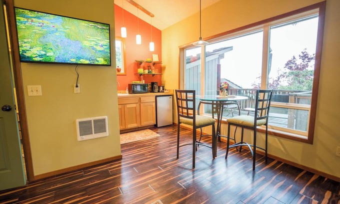 Hillsboro Apartment | Wine country retreat with amazing views