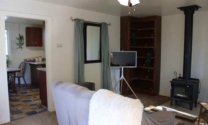 Placerville House | Exclusive way-point home. Central location to Apple Hill, Hospital, Main Street
