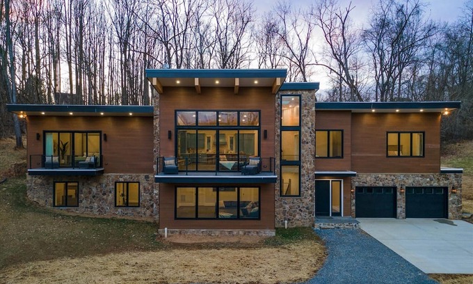 Martinsburg House | Luxurious Retreat on the Potomac River Along C&O Canal