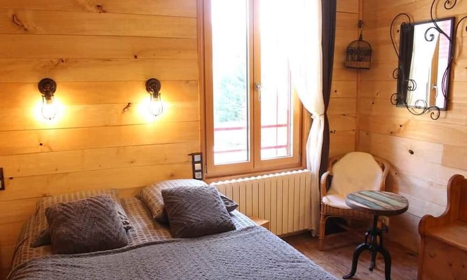 Anlhiac Bed & Breakfast | Atelier romantic bedroom