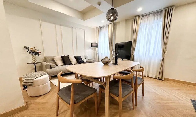 Bangkok Central Business District Apartment | Upscale 3bed 3bath suite 1 min to BTS Prompong