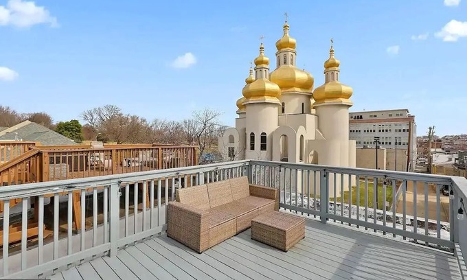 Canton Apartment | Charming & Cozy Gem ~ Walk to Fells Point & Canton