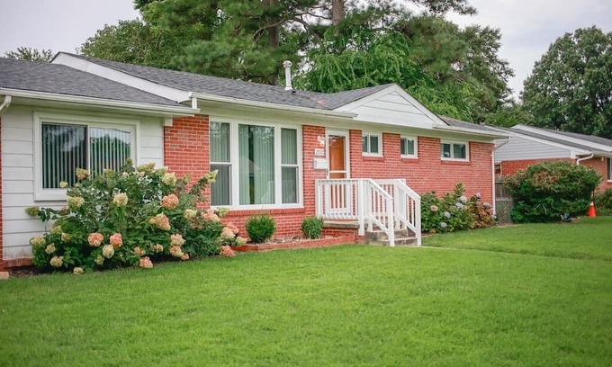 North Camellia Acres House | 60’s Beach Retreat |Mins to Beach |BBQ &Firepit