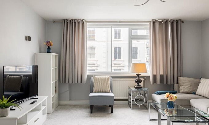 Colville Apartment | Arundel house - Two Bedroom Apartment, Sleeps 4
