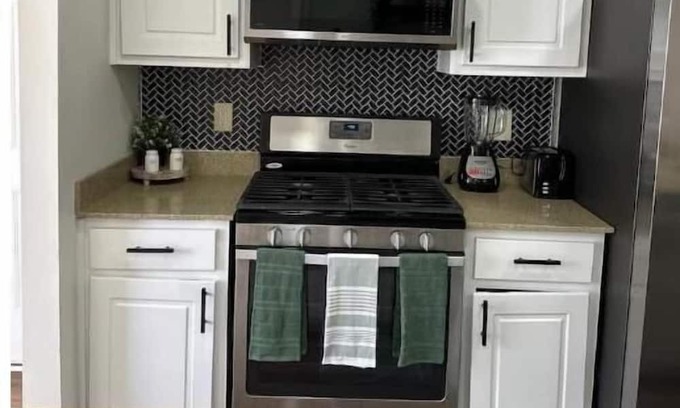 Rex House | House close to the airport !