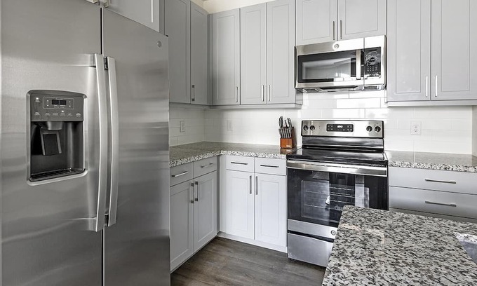 Spring Branch East Apartment | Modern Apartment in Prime Location (ID1403X432)