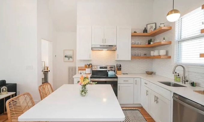 McFerrin Park Apartment | Chic East Nash Cottage Close to Downtown!