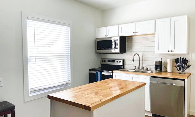 Old Brooklyn Apartment | Beautifully Remodeled 1/2 Duplex Home in Old Brooklyn