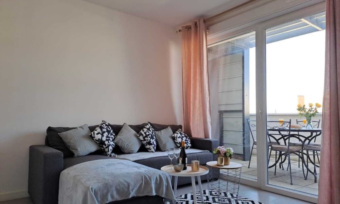 Mauguio Apartment | Very quiet studio with a beautiful terrace