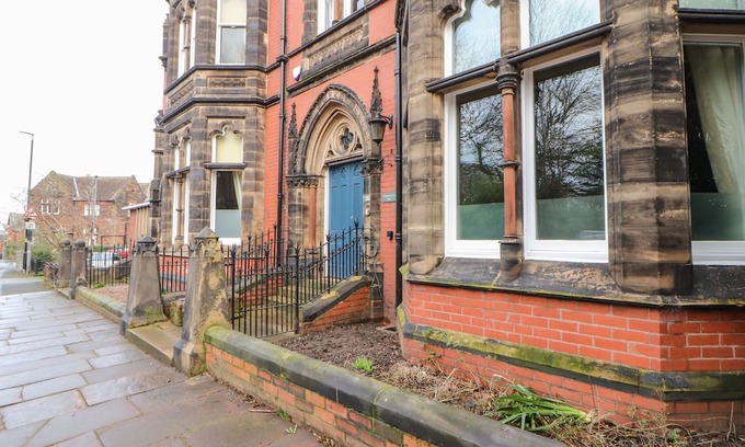 Carlisle Cottage | 22 CHATSWORTH SQUARE, family friendly, with hot tub in Carlisle
