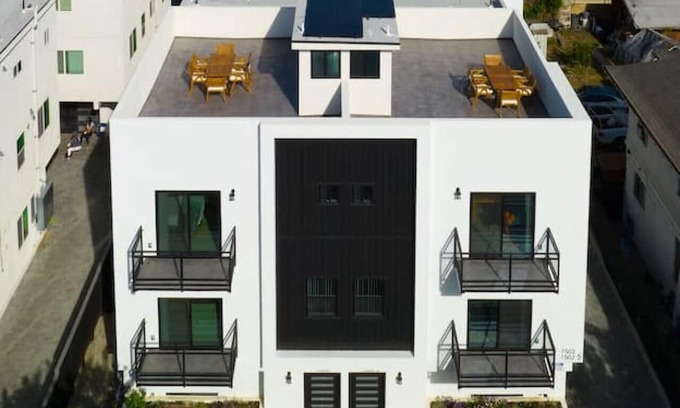 Vernon House | Spacious DTLA Home with rooftop