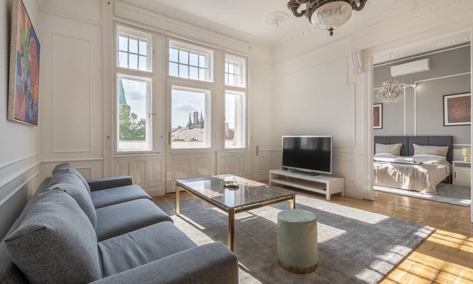 Csarnok negyed Apartment | 3 BR Classical Apartment With a Modern Touch