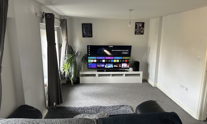 Greenwich West Apartment | Cozy Greenwich 1 Bedroom Flat.