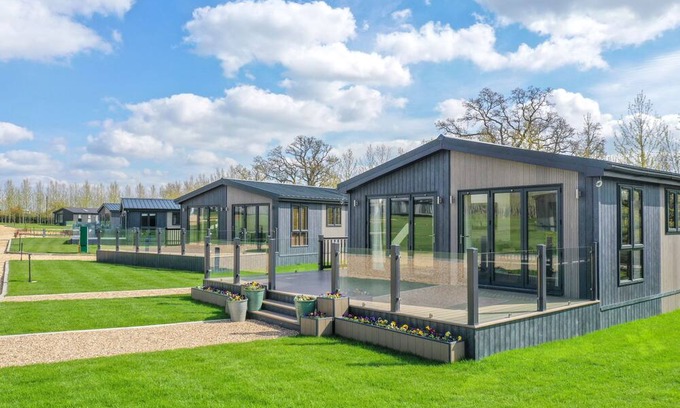 Wombleton Cottage | A keld spring lodge retreat that sleeps 6 guests in 3 bedrooms