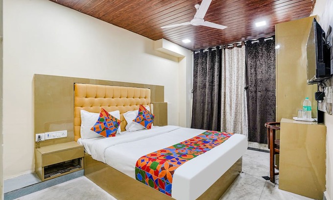 Andheri West Hotel | Fabexpress Earth Paradise