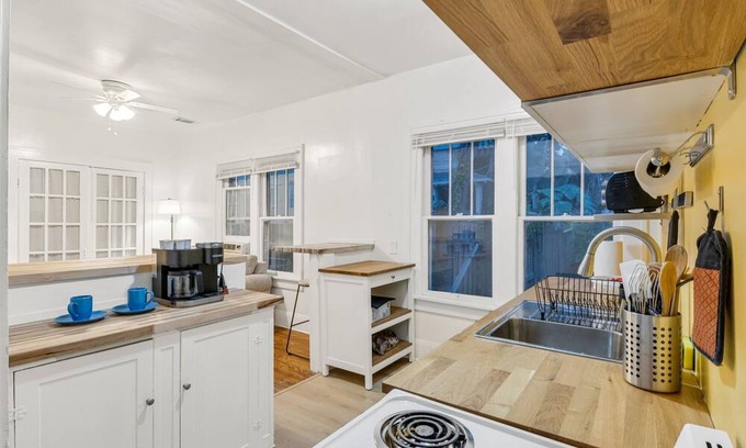 Historic Uptown Apartment | Round Lake Retreat