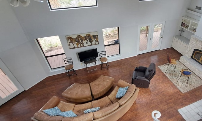 Comfort House | Views Views Views! Spacious & Close to The Fun!