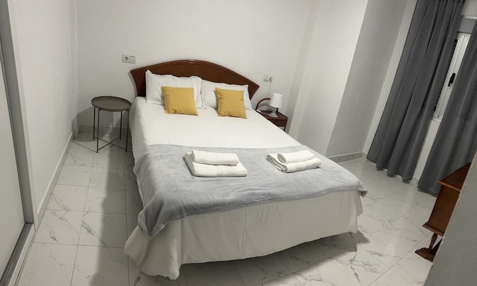 Bailen-Miraflores Condo | Apartamento Domingo