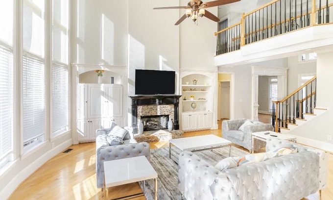 Duluth House | THE CASTLE