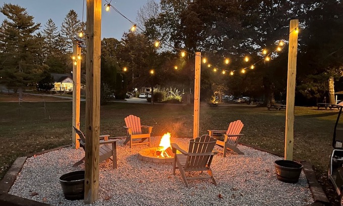 Flat Rock Cottage | The Laurel Cottage 4 Bedroom,2 Bath,Sleeps 9, Centrally located in Flat Rock NC