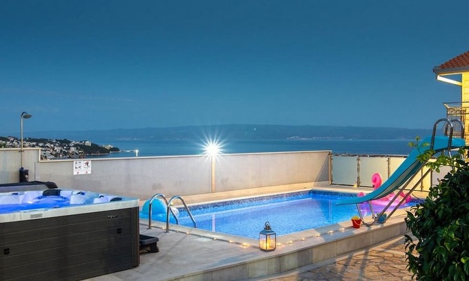Kamen Apartment | Three bedroom apartment with terrace and sea view Stobreč, Split (A-21990-a)