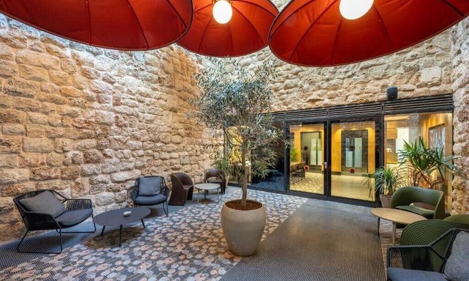 Bat Yam Apartment | Magnificent 1BR Suite Near Rothschild Boulevard
