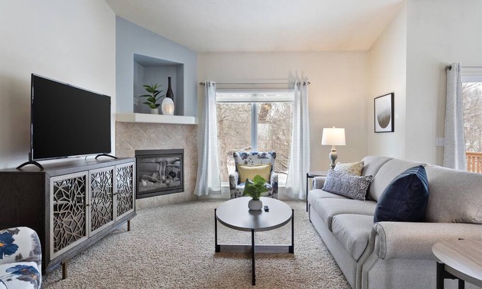 Bellevue House | Serene 2 Bdrm Home close to Offutt and Omaha
