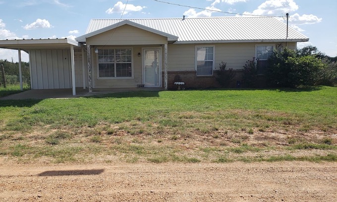 Matador House | Comfortable cottage in Matador TX with fenced back yard. Pet and horse friendly!