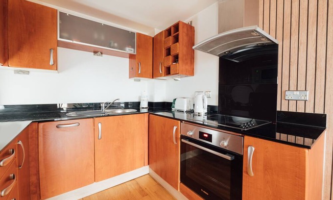 Leeds City Center Apartment | Leeds Dock: 2 Bedroom Haven