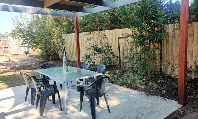 Mansfield House | Ashlyn House, Central 2BR King Queen, Entire home