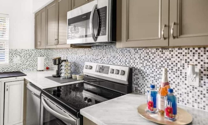 Lake Bentley Apartment | Relax in a Comfy Secluded Condo