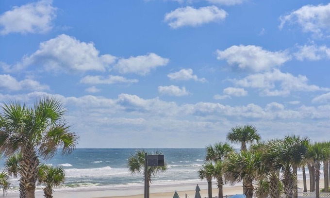 Bostroms Resort | Embrace The Laid-Back Beach Life. A seaside retreat with small-town charm