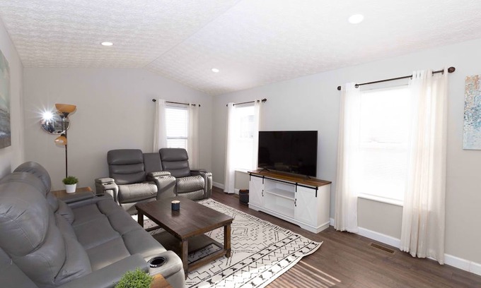 Blacklick House | Peaceful Hideaway Near Airport & Easton