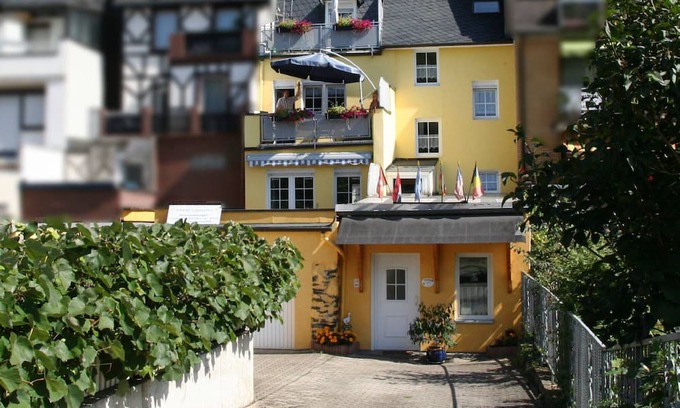 Zell Apartment | Apartment 'Nussberg' with Balcony and Wi-Fi