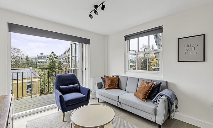 Turnham Green Apartment | Chiswick Gem: 2 Bedroom Flat