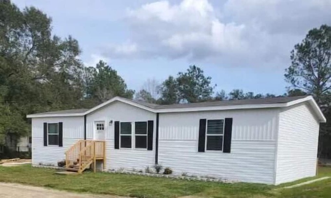 Silver Springs Cabin | 3 Bedroom 2 bath 3 stall Pole barn cabin in the Ocala National Forest