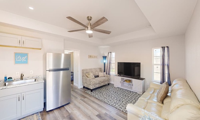 Denton Apartment | Modern guesthouse with great location near downtown