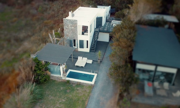 Jose Ignacio House | Ipazia, un Jardín con Vista a la Laguna y el Océano