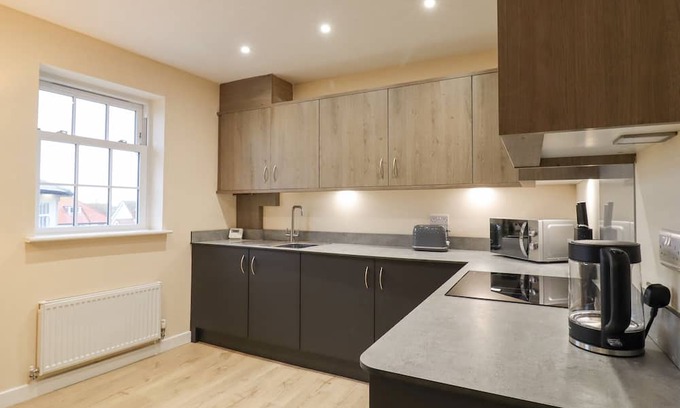 Walton on the Naze Cottage | 21C SAVILLE ROAD, country holiday cottage in Walton-On-The-Naze