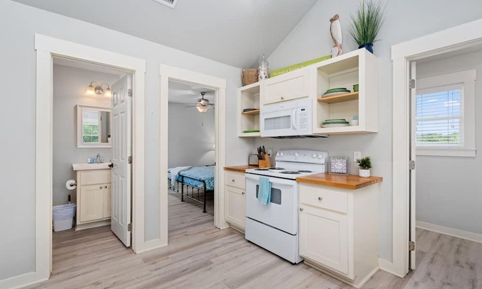 Rockport Cottage | The Peaceful Palms Cottage - Community Pool and Pet Friendly
