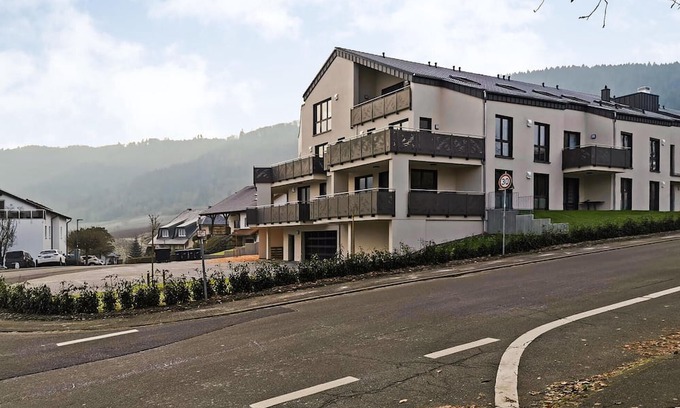 Mehring Apartment | This modern vacation apartment not far from the Moselle welcomes you with a wonderful view of the co
